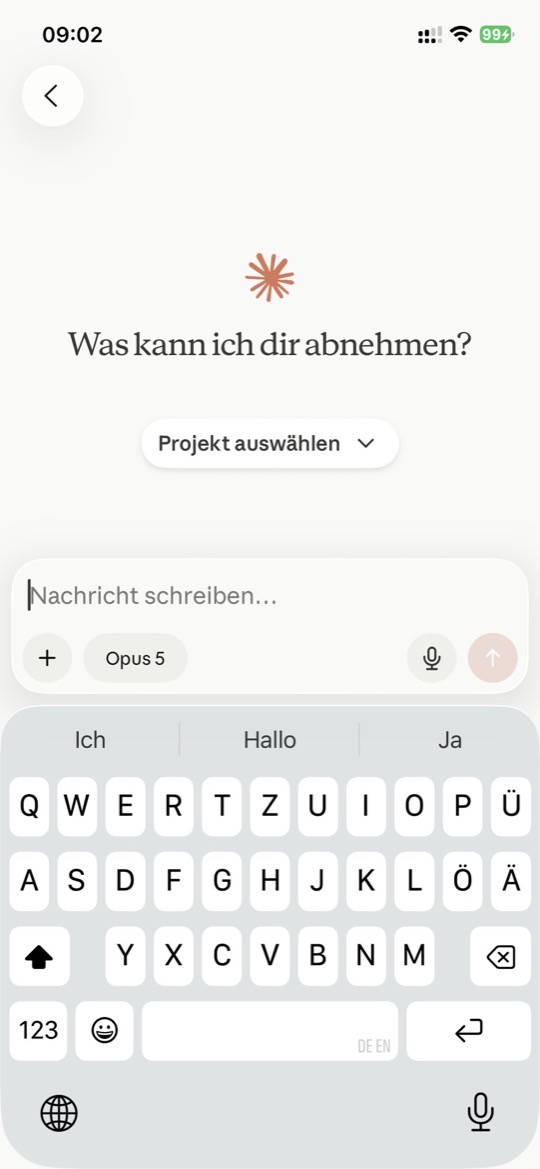 Cowork-Startbildschirm in der Claude-App am Handy mit der Frage Was kann ich dir abnehmen, darunter die Projektauswahl und das Eingabefeld mit dem eingestellten Modell Opus 5