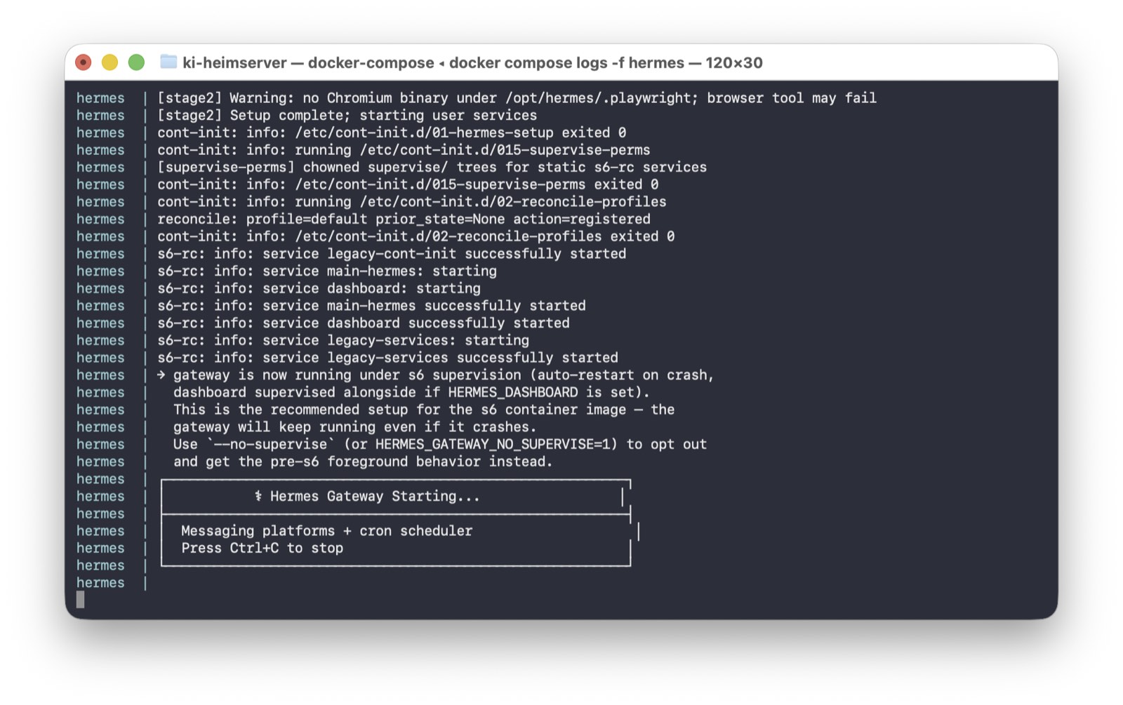 Gateway-Logs nach docker compose up -d: der Hermes-Gateway läuft unter s6-Supervision, Messaging-Plattformen und Cron-Scheduler starten.